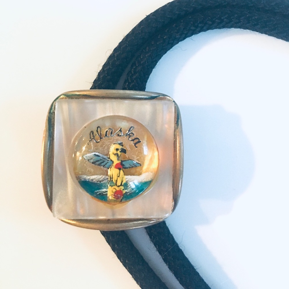 Men's Bolo Tie Alaska Totem Pole - Picture 4 of 4